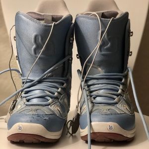 Women’s burton snowboard boots size 6
